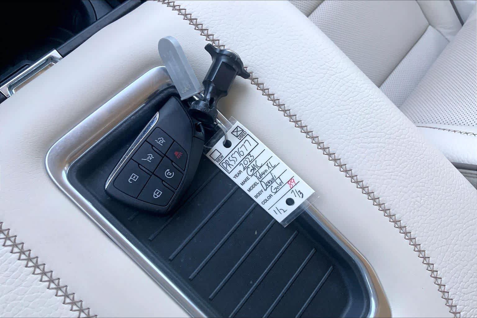 Used 2023 GMC Yukon XL Denali AWD/4WD image 15