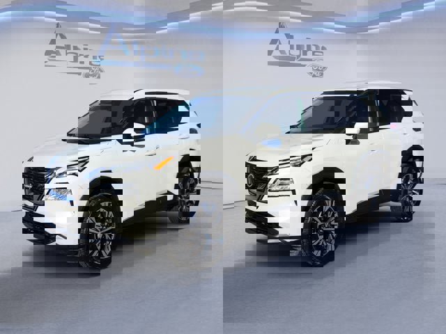 Used 2023 Nissan Rogue SV image 1