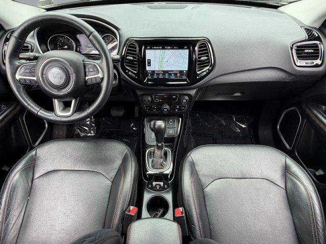 Used 2017 Jeep Compass Limited w/ Navigation Group AWD/4WD image 3