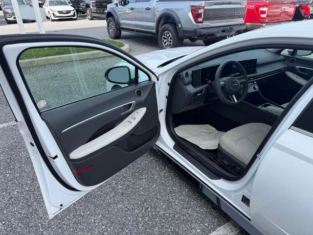Used 2025 Hyundai Sonata SEL FWD image 10