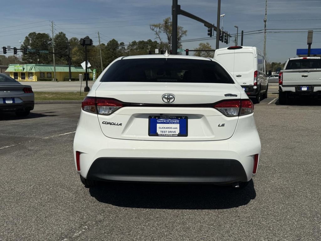 Used 2023 Toyota Corolla LE image 3