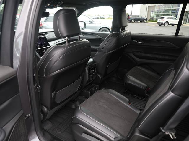 Used 2024 Jeep Grand Cherokee L Altitude AWD/4WD image 30