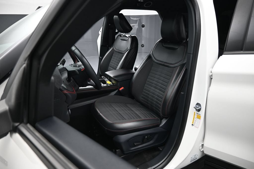 Certified 2025 Ford Explorer ST-Line w/ Premium Package RWD image 9