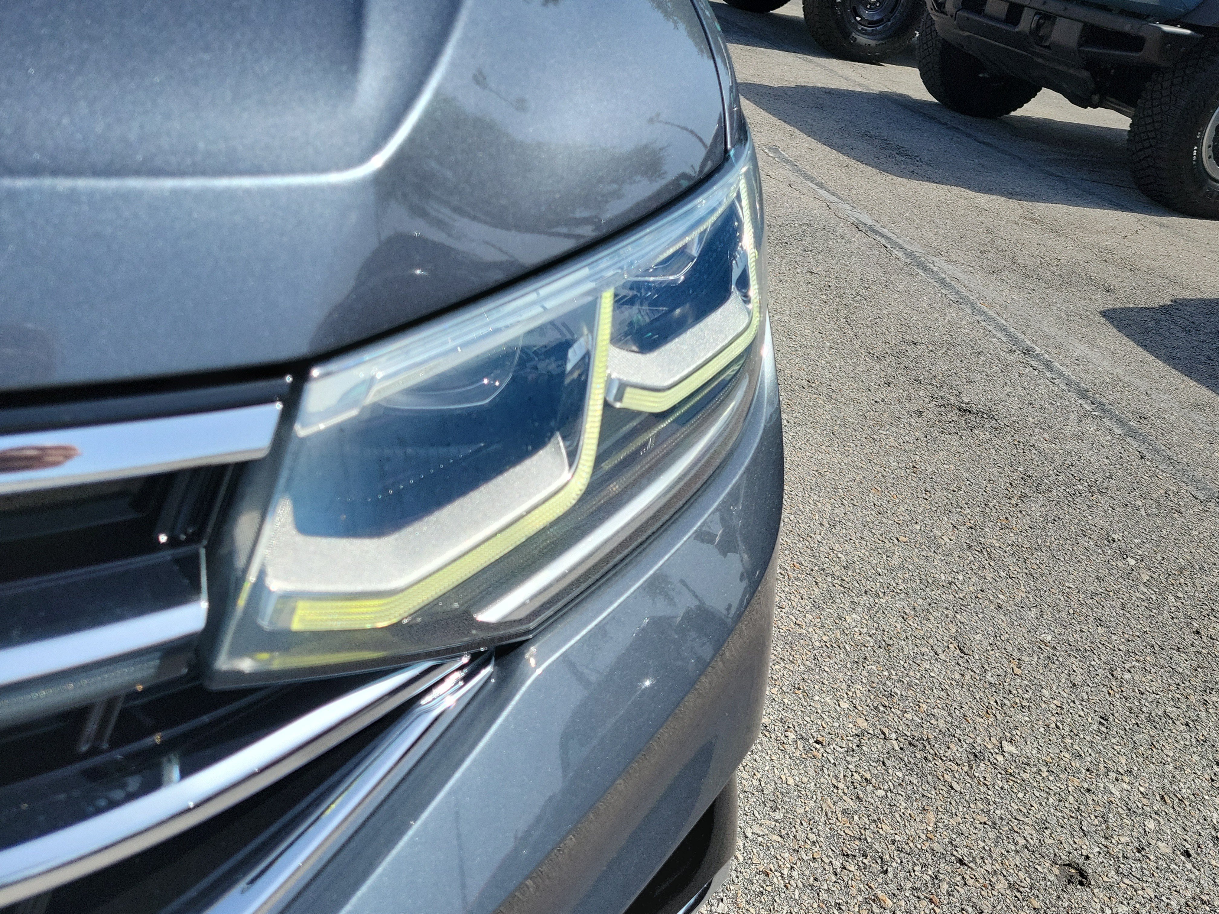 Used 2023 Volkswagen Tiguan SEL R-Line AWD/4WD image 3