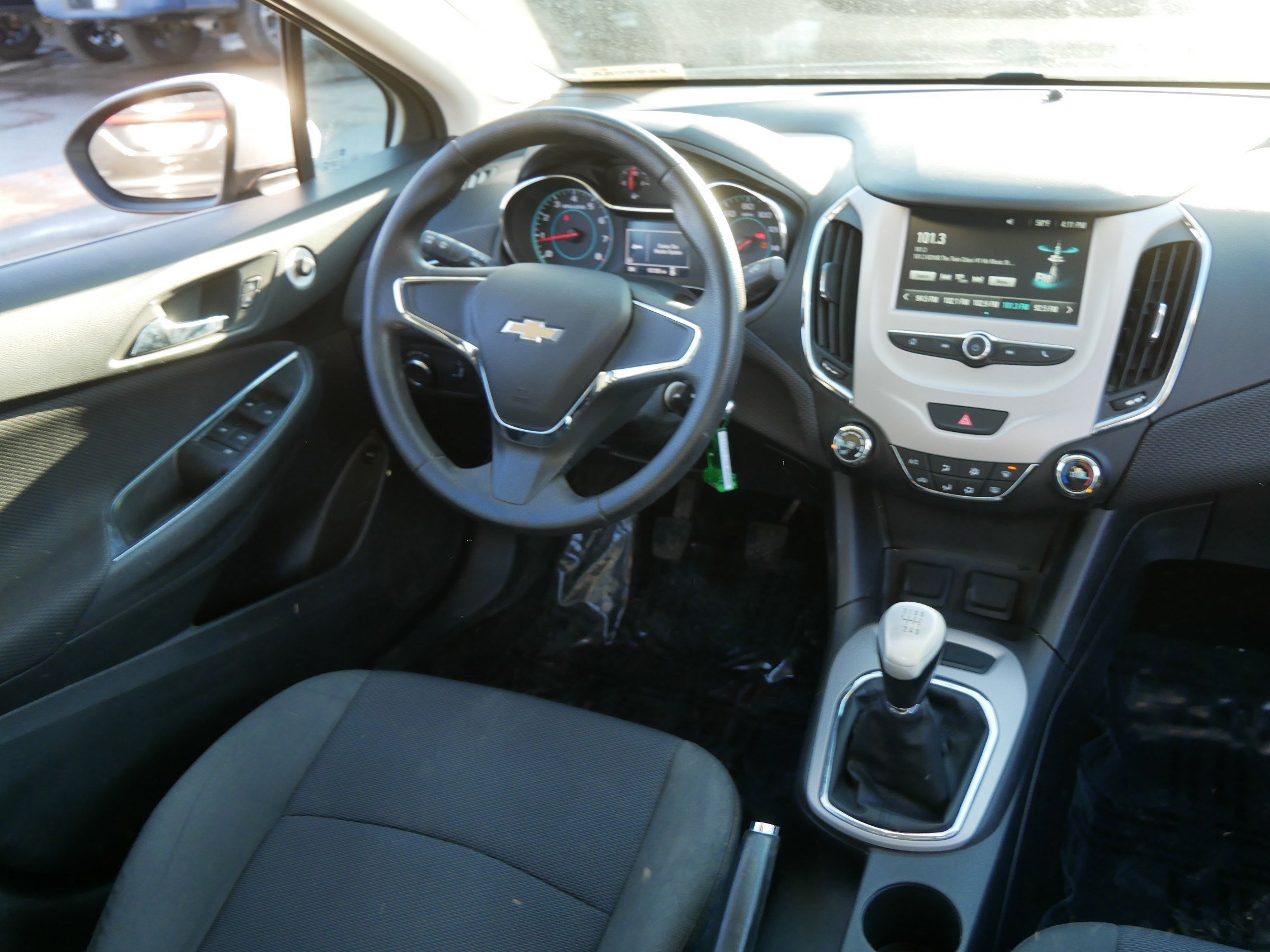 Used 2017 Chevrolet Cruze LS image 9