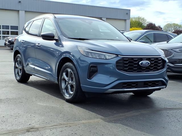 Certified 2023 Ford Escape ST-Line AWD/4WD image 3