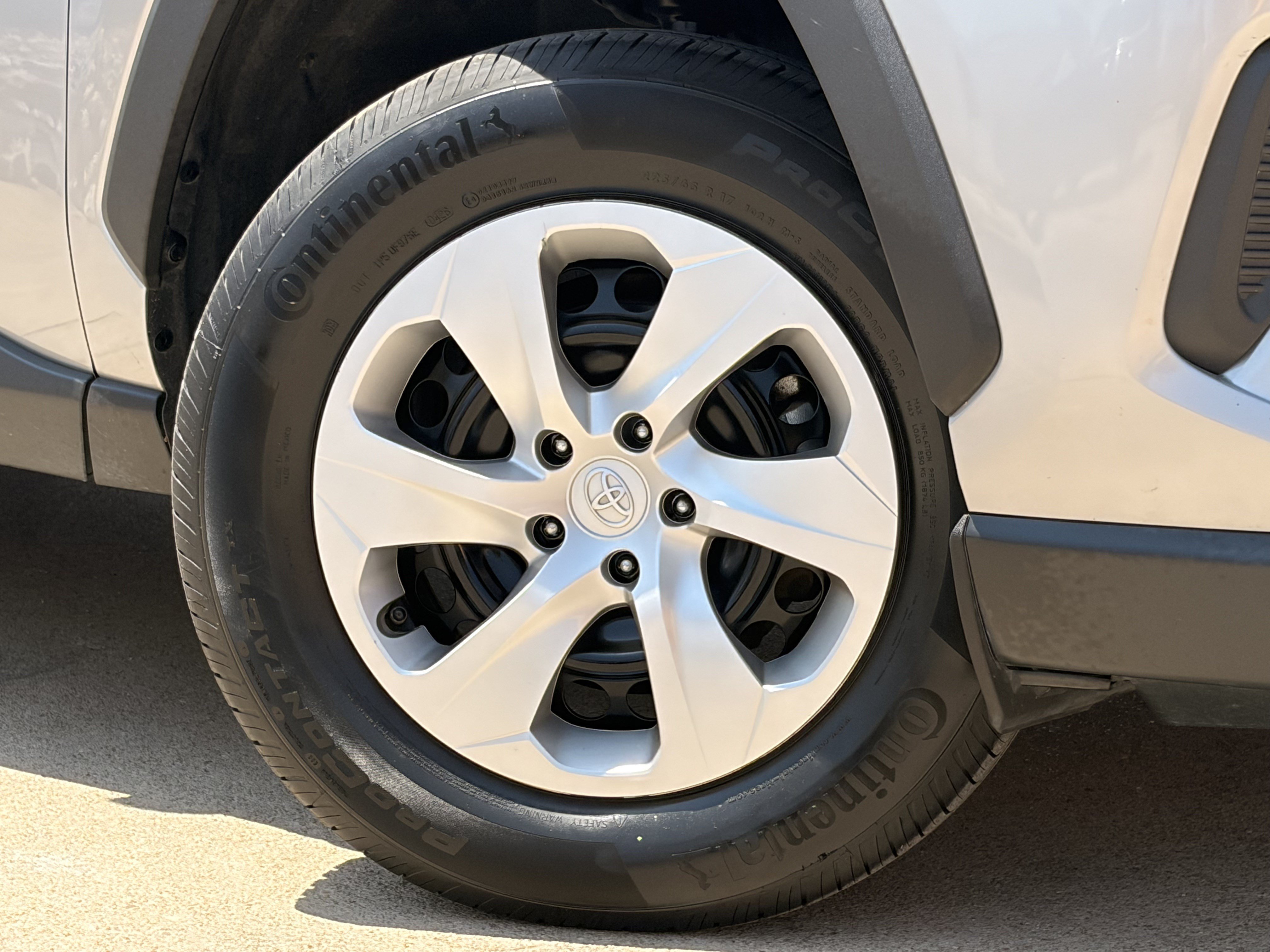Used 2025 Toyota RAV4 LE AWD/4WD image 6