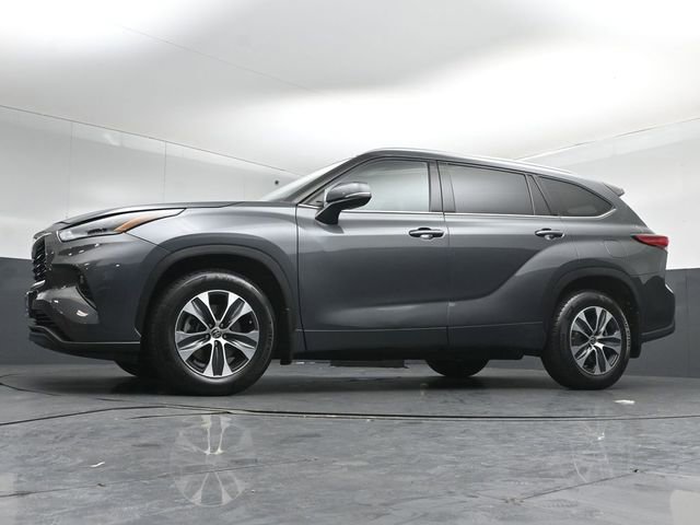 Used 2021 Toyota Highlander XLE AWD/4WD image 41