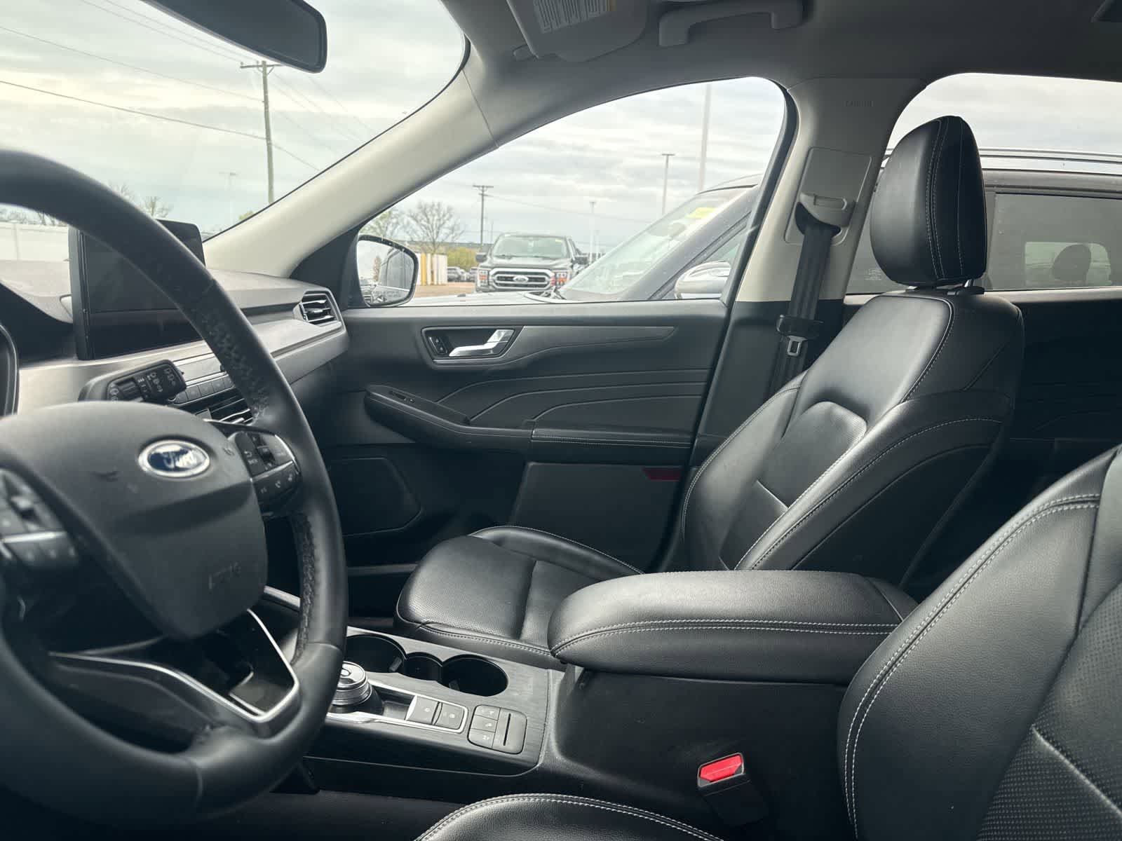Certified 2021 Ford Escape Titanium FWD image 31