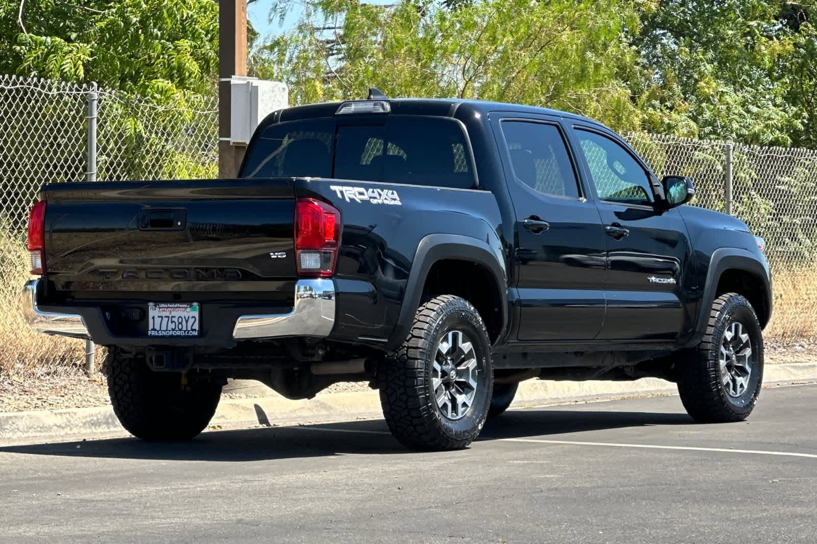 Used 2018 Toyota Tacoma TRD Off-Road AWD/4WD image 2