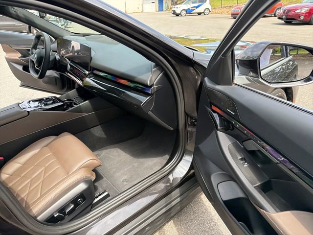 Used 2025 BMW i5 xDrive40 w/ Premium Package AWD/4WD image 33