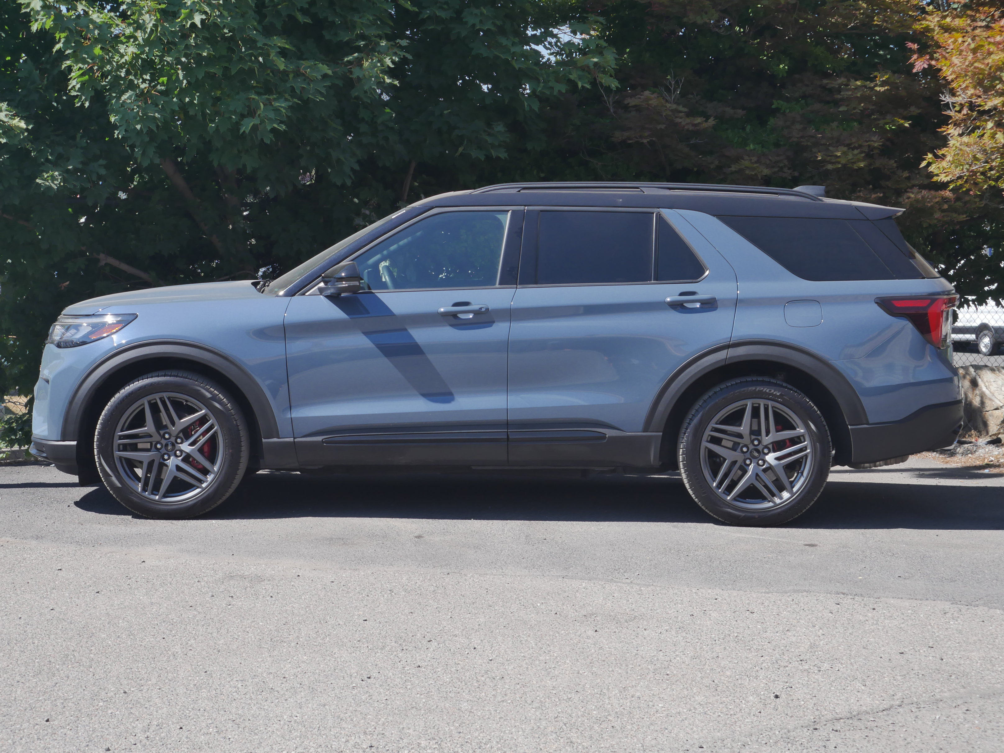 Certified 2025 Ford Explorer ST w/ Sun And Sound Package AWD/4WD image 17