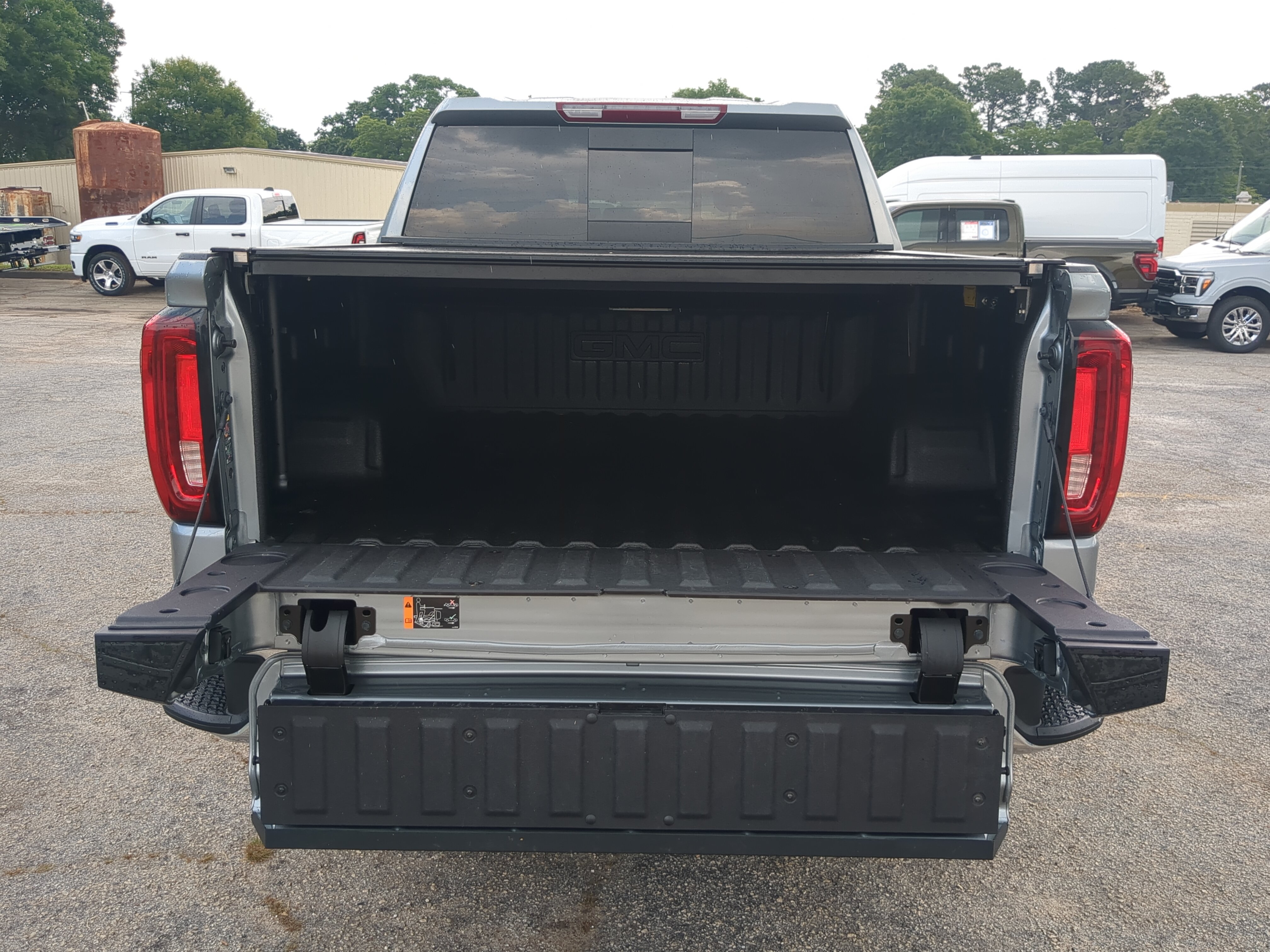 Used 2025 GMC Sierra 1500 SLT w/ SLT Premium Plus Package AWD/4WD image 11