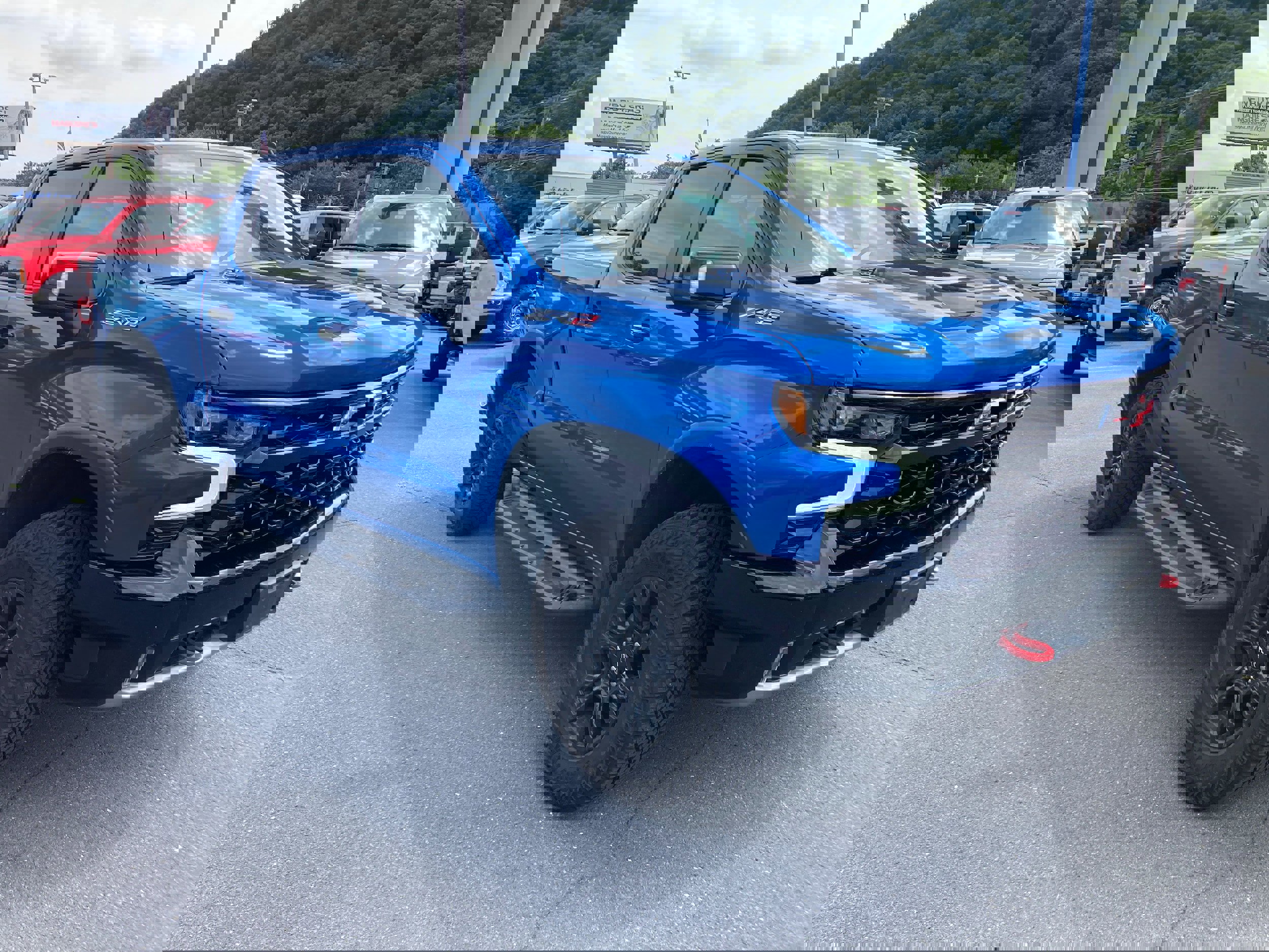 Used 2022 Chevrolet Silverado 1500 ZR2 w/ Technology Package image 6