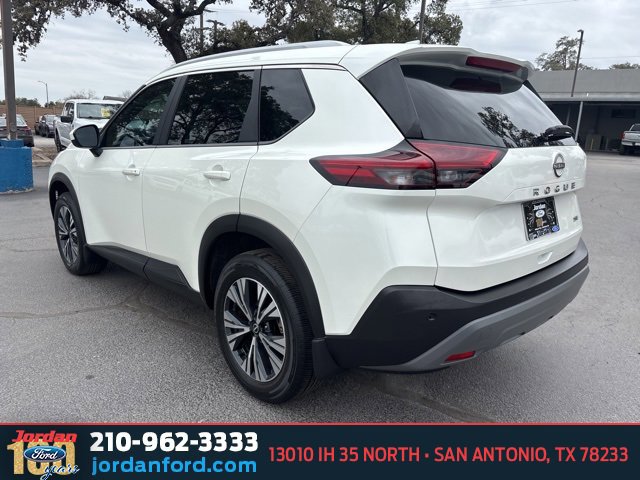 Used 2023 Nissan Rogue SV w/ SV Premium B Package image 2