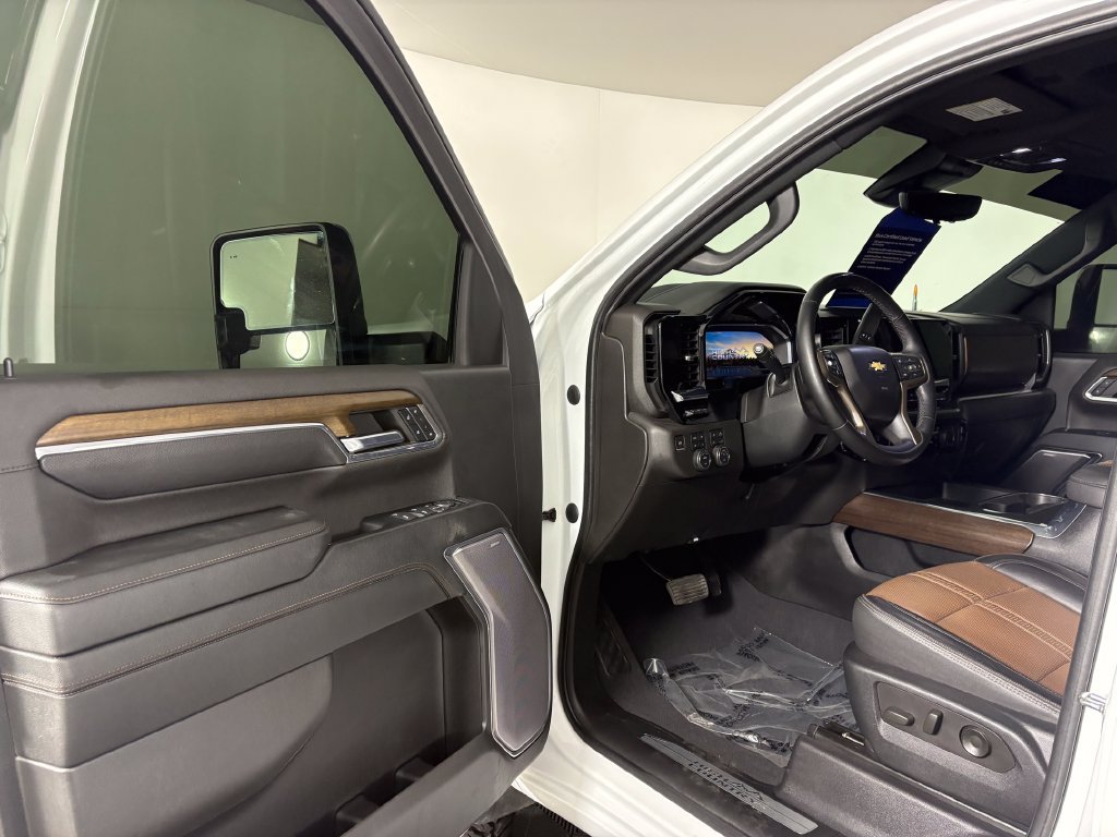 Used 2024 Chevrolet Silverado 2500 High Country w/ High Country Premium Package AWD/4WD image 12