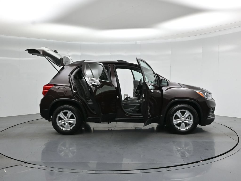 Used 2020 Chevrolet Trax LT w/ LT Convenience Package FWD image 5