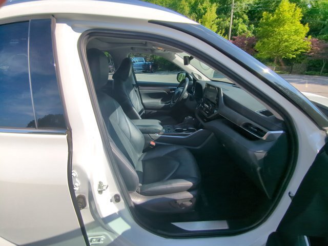 Used 2023 Toyota Highlander Limited FWD image 36