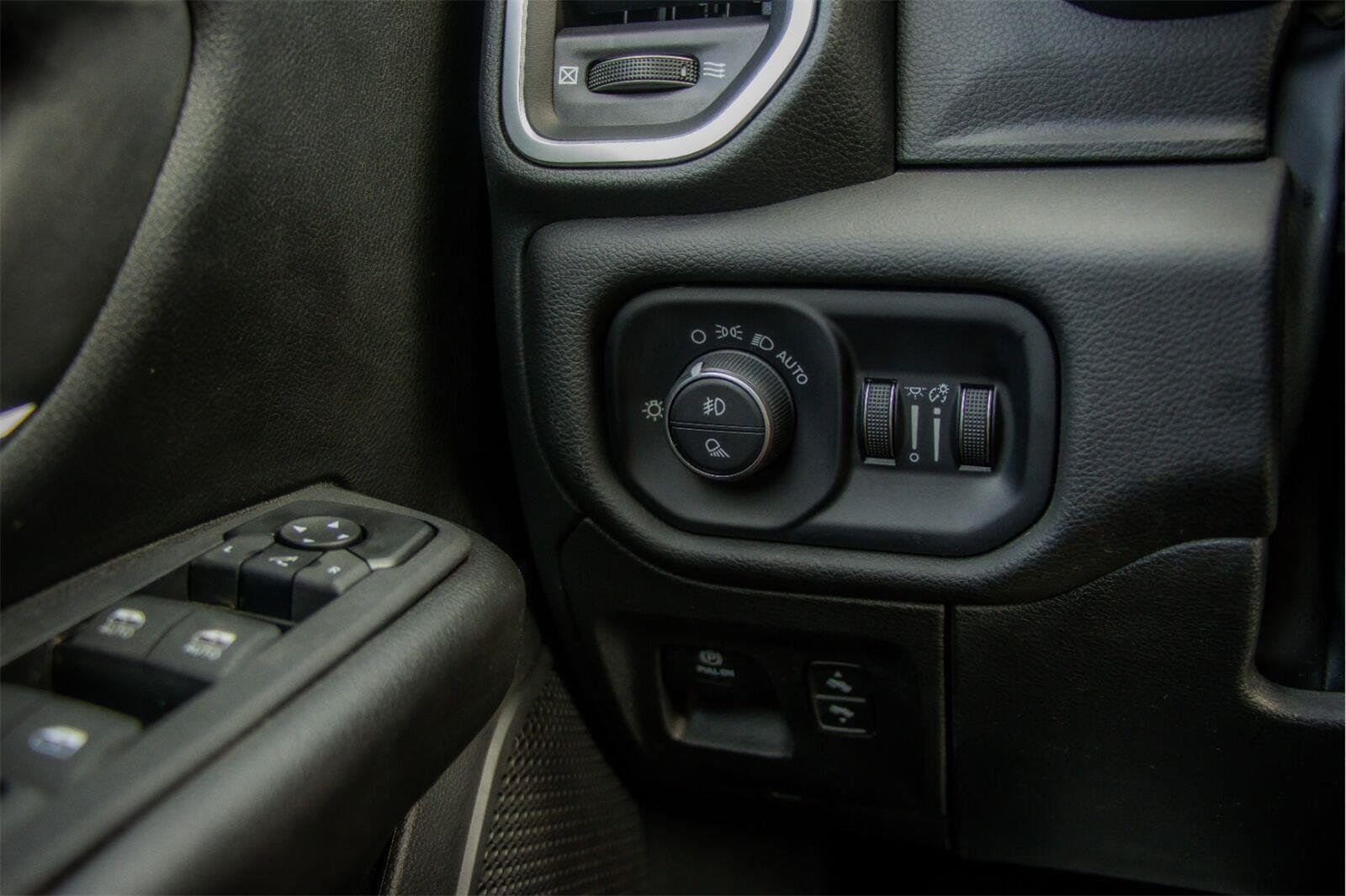 Used 2025 RAM 1500 Big Horn AWD/4WD image 18