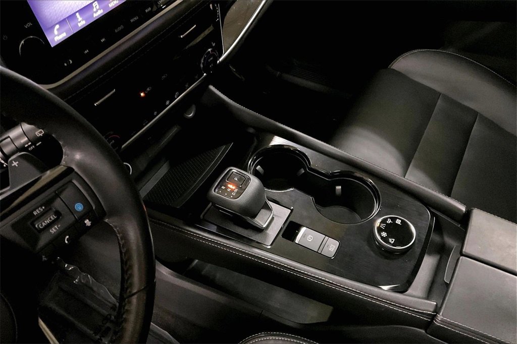 Used 2023 Nissan Rogue SL w/ SL Premium Package image 16