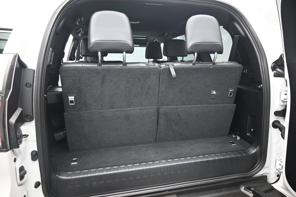 Used 2023 Lexus GX 460 Luxury w/ Sport Design Package AWD/4WD image 27