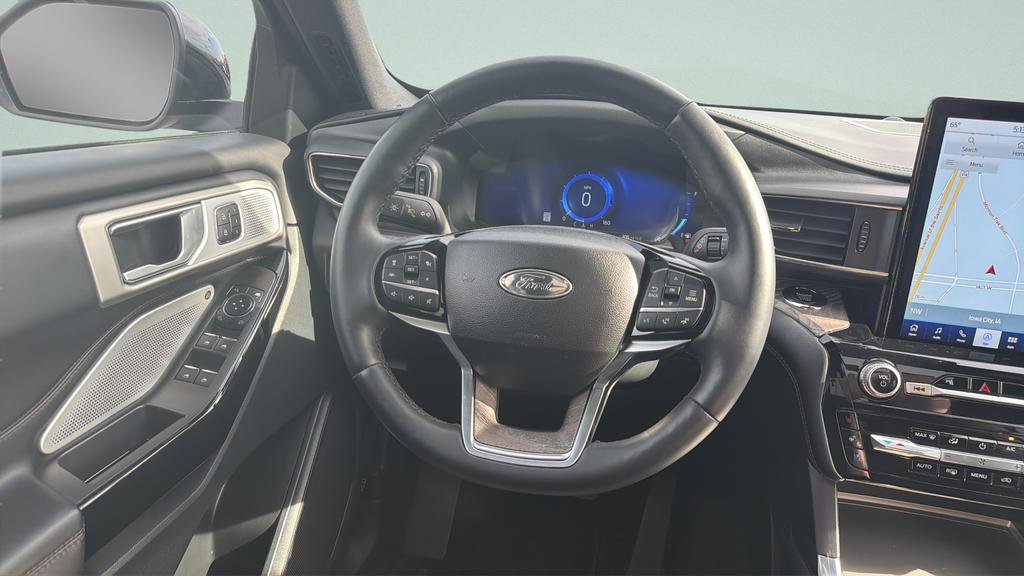 Certified 2023 Ford Explorer Platinum w/ Technology Package AWD/4WD image 32