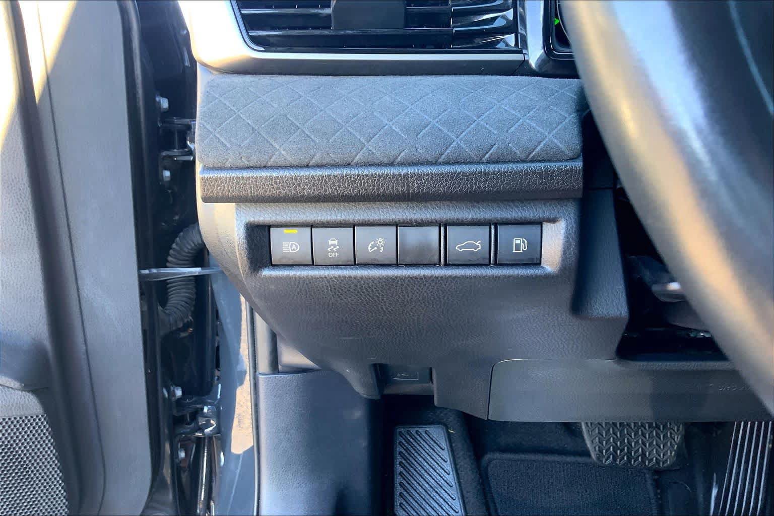 Used 2025 Toyota Camry XLE w/ Premium Package FWD image 36