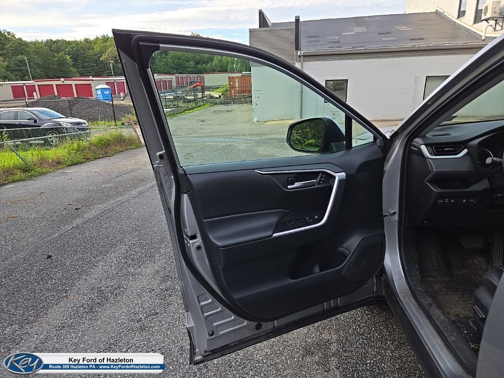 Used 2021 Toyota RAV4 XLE Premium AWD/4WD image 30