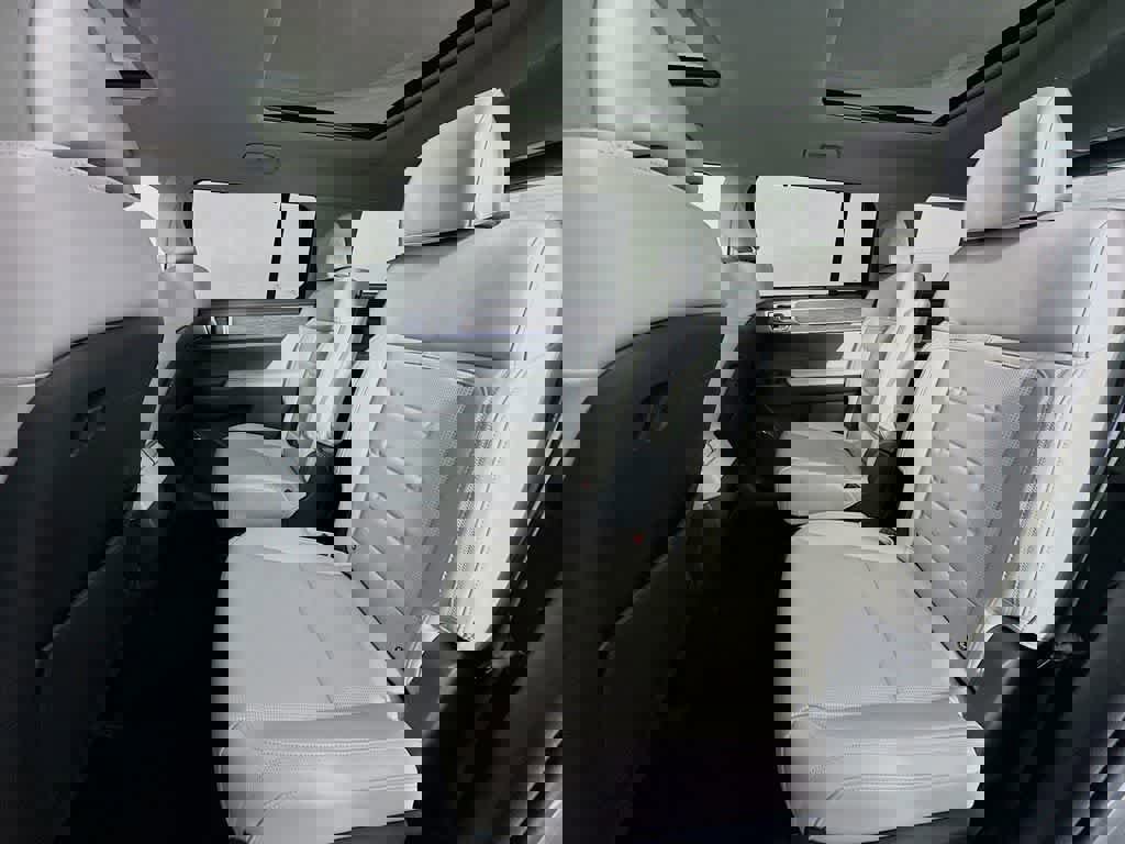 Used 2025 Hyundai Santa Fe Calligraphy image 16