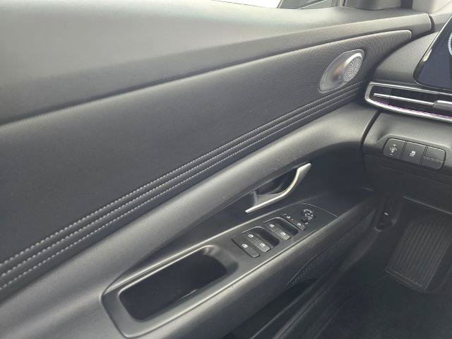 Used 2024 Hyundai Elantra SEL FWD image 32