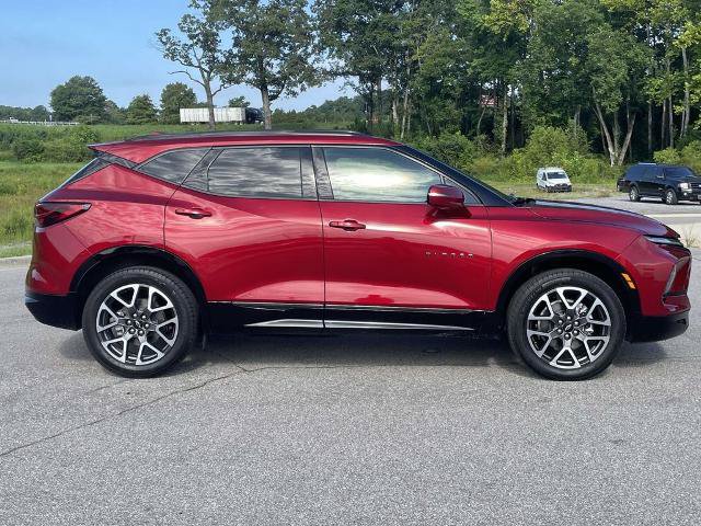 Used 2025 Chevrolet Blazer RS FWD image 2