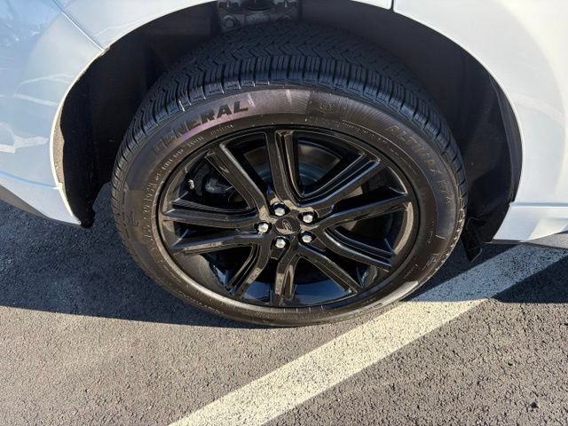 Certified 2022 Ford Edge ST-Line w/ Class II Trailer Tow Package AWD/4WD image 10