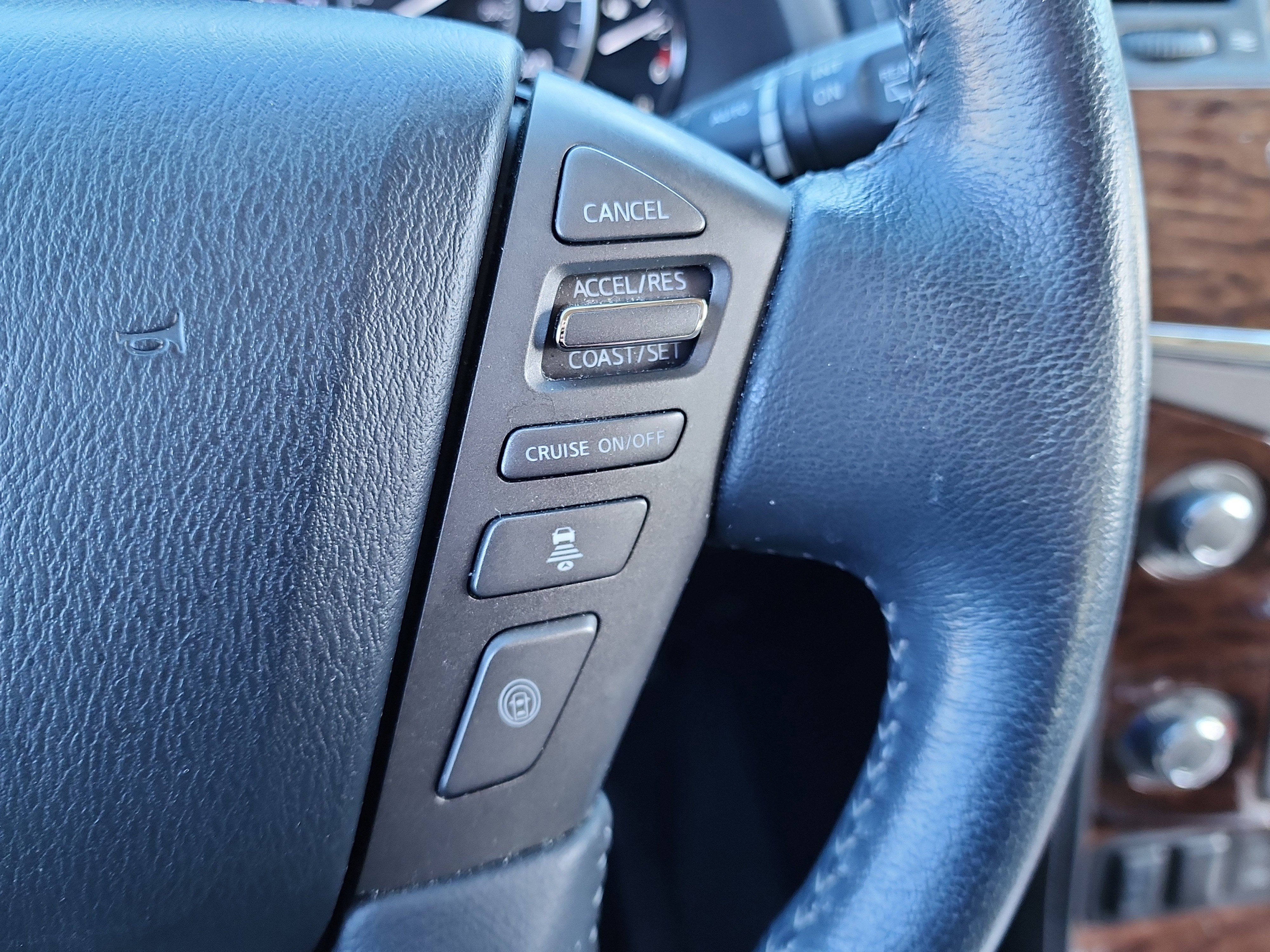 Used 2018 Nissan Armada SL w/ Premium Package image 24