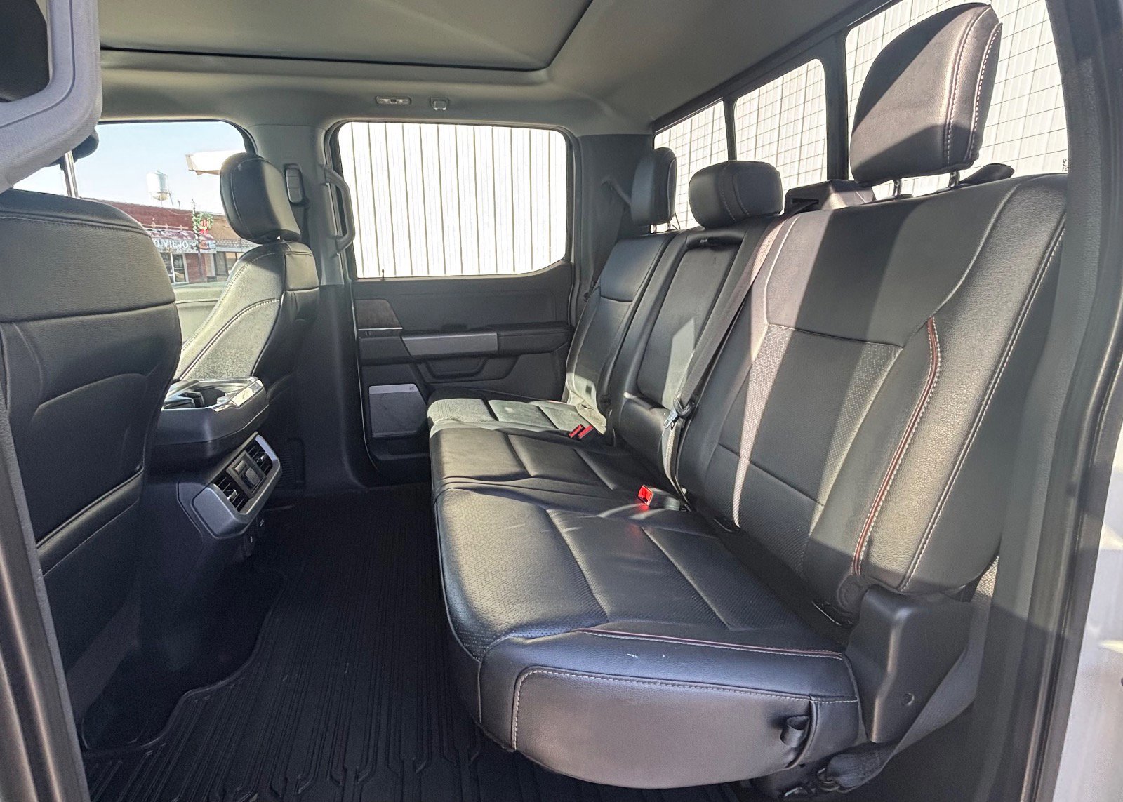 Certified 2022 Ford F150 Lariat w/ Equipment Group 502A High image 25