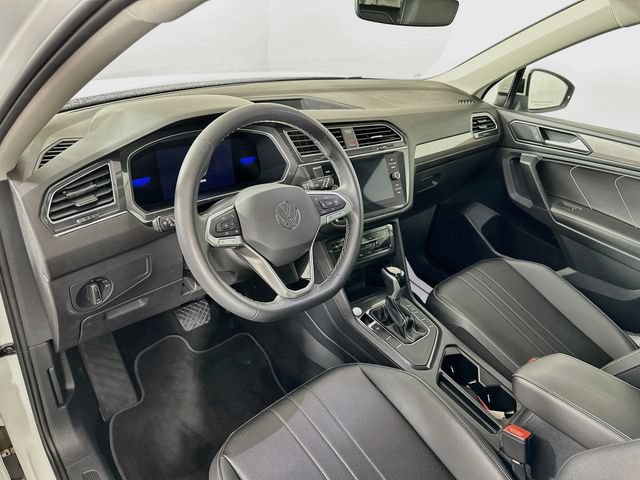 Used 2023 Volkswagen Tiguan SE w/ Panoramic Sunroof Package FWD image 15
