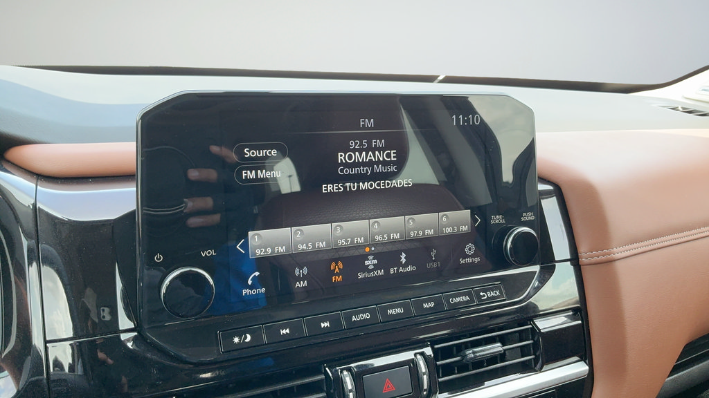 Used 2024 Nissan Pathfinder Platinum FWD image 11