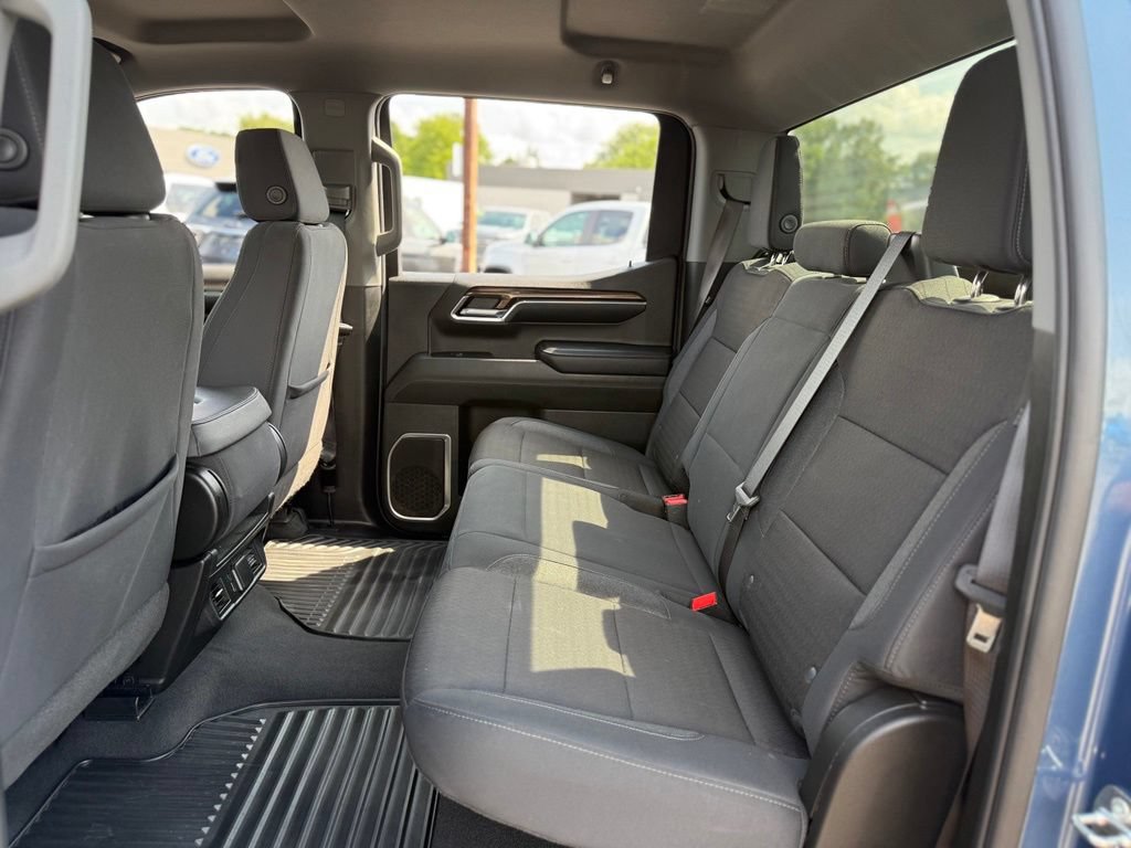 Used 2024 Chevrolet Silverado 1500 LT AWD/4WD image 9