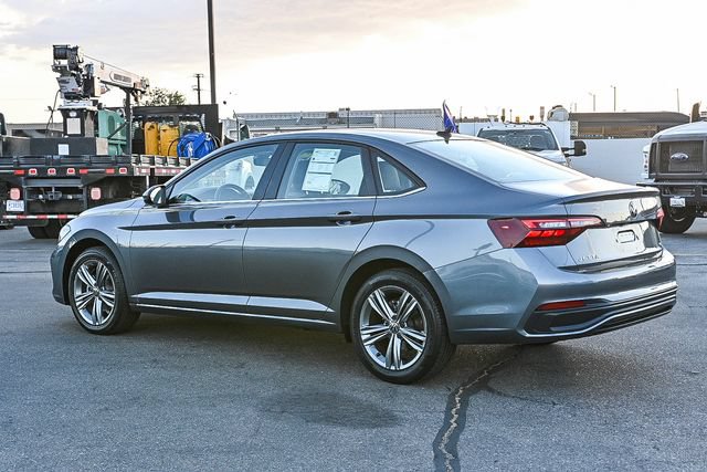 Used 2024 Volkswagen Jetta SE FWD image 6