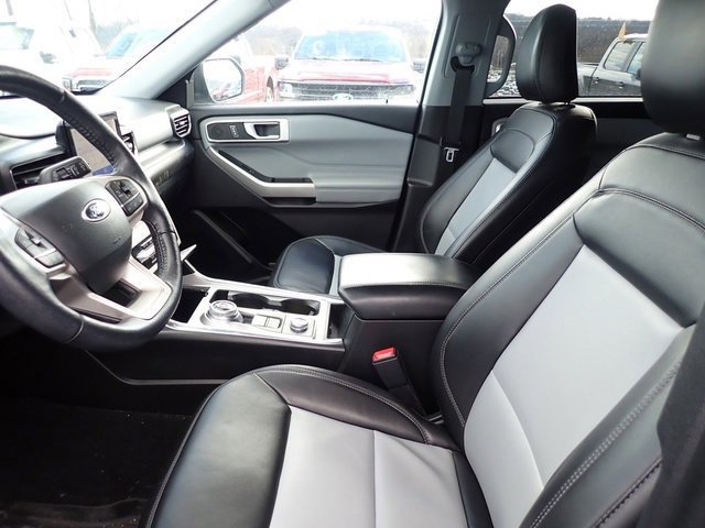 Certified 2022 Ford Explorer XLT w/ Equipment Group 202A image 10