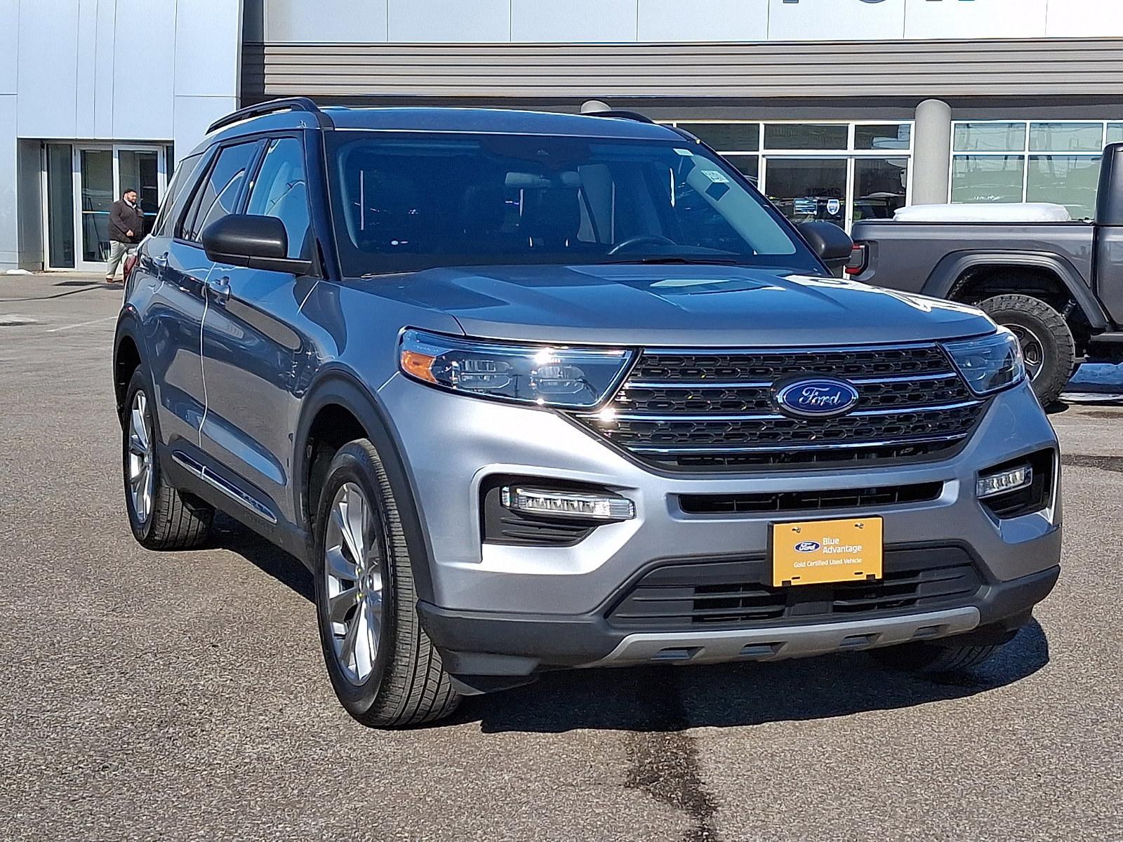 Certified 2022 Ford Explorer XLT w/ Equipment Group 202A image 11