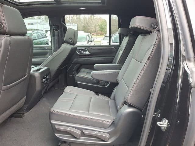 Used 2023 Chevrolet Suburban RST w/ Sport Performance Package image 10