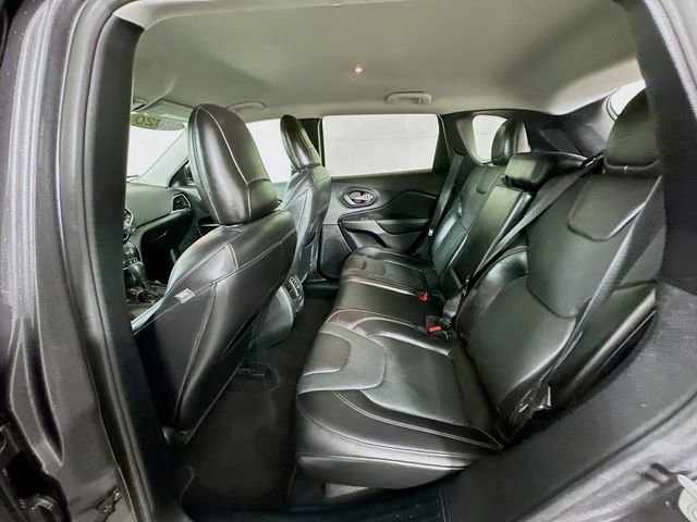 Used 2020 Jeep Cherokee Limited image 30