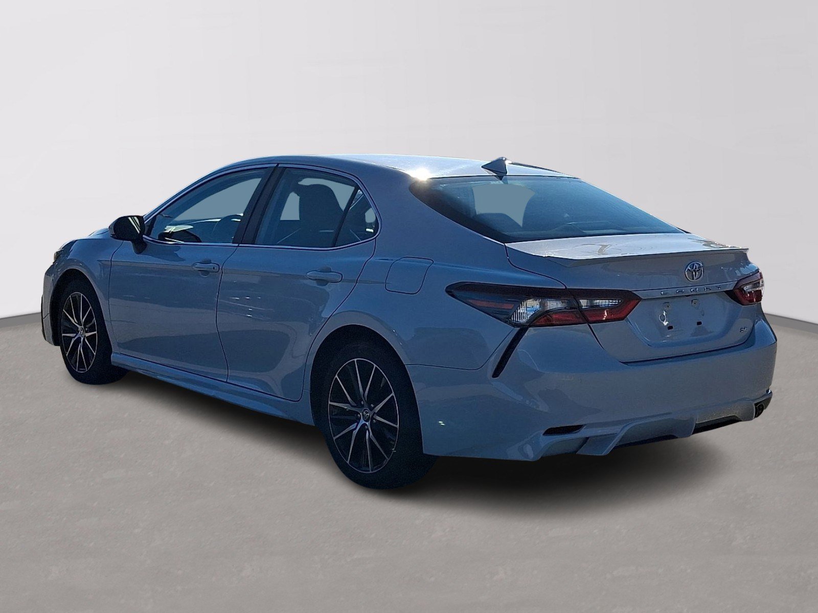 Used 2024 Toyota Camry SE image 4