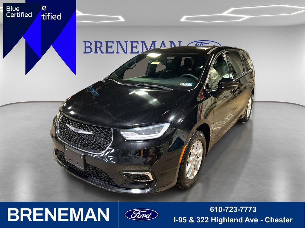 Used 2025 Chrysler Pacifica Select image 1