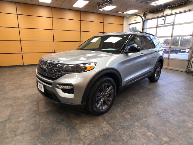 Certified 2023 Ford Explorer XLT w/ Equipment Group 202A AWD/4WD image 3