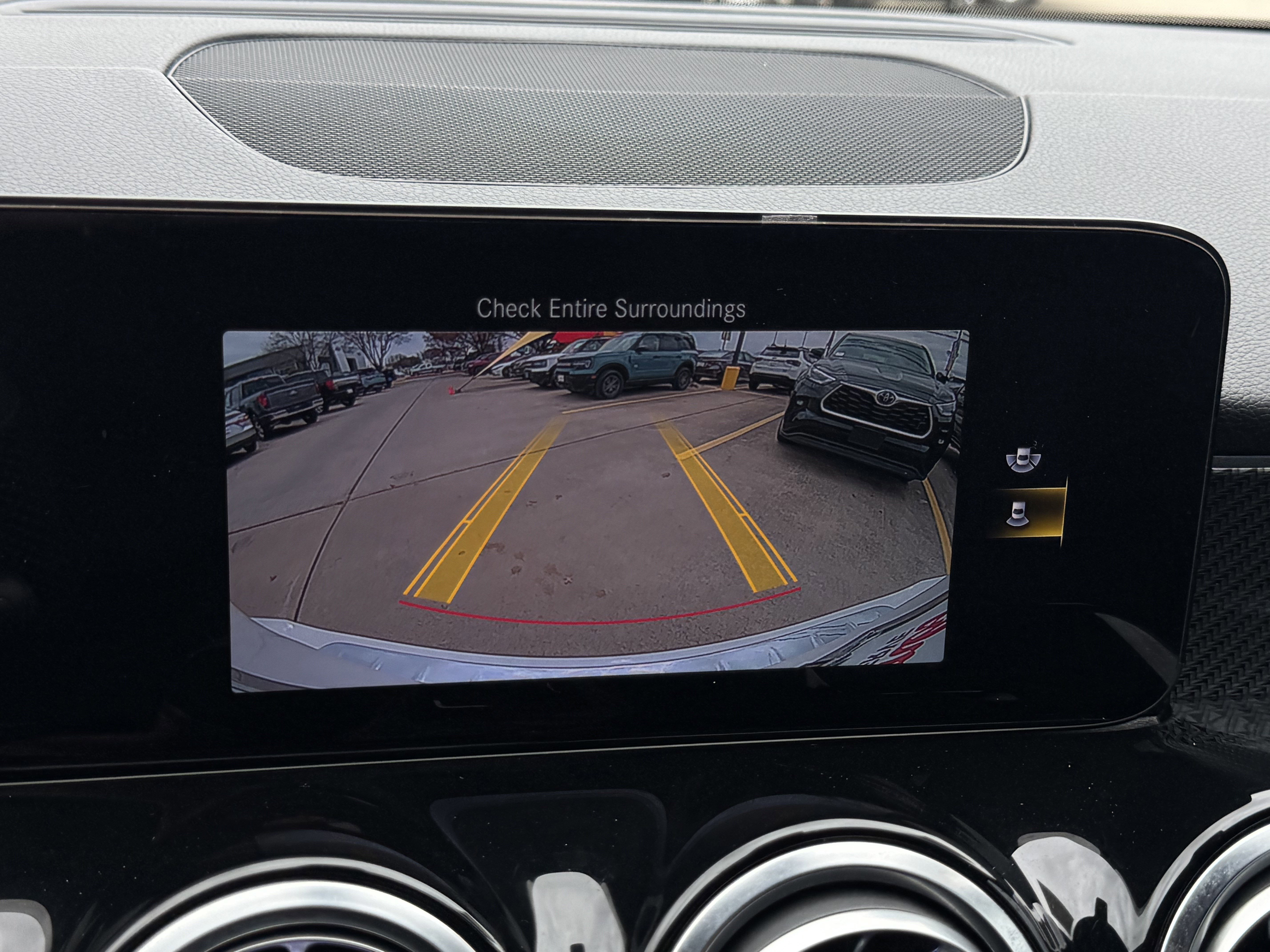 Used 2023 Mercedes-Benz GLB 250 image 25