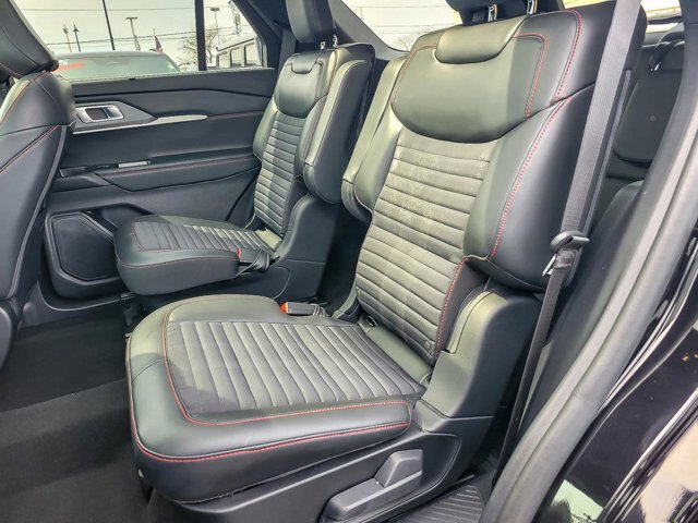 Certified 2025 Ford Explorer ST-Line w/ Premium Package AWD/4WD image 16