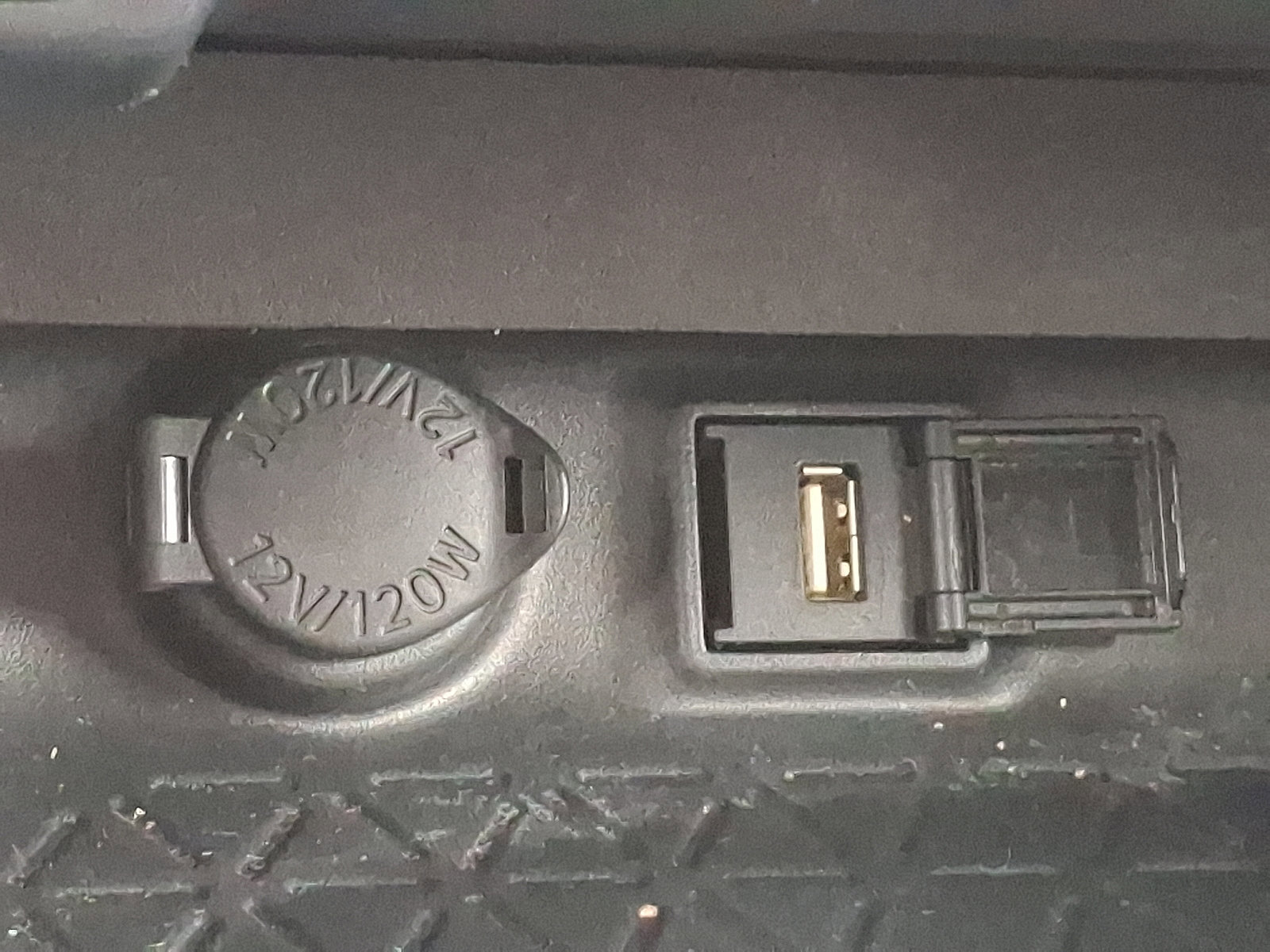 Used 2020 Toyota RAV4 LE w/ Carpet Mat Package image 22