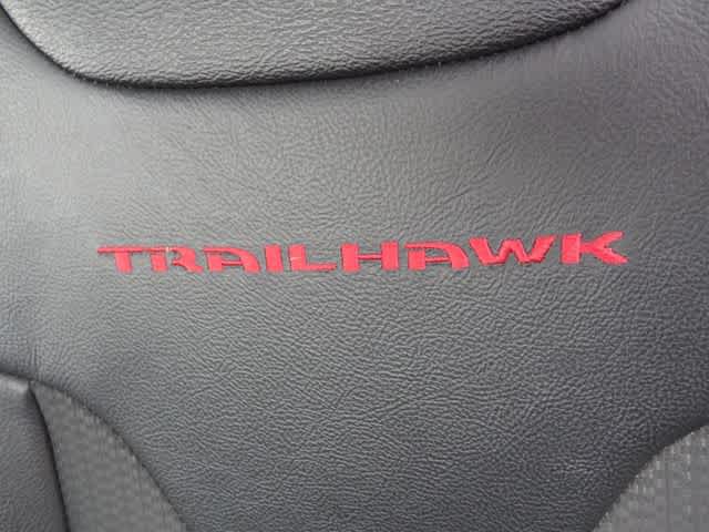 Used 2025 Jeep Compass Trailhawk AWD/4WD image 7