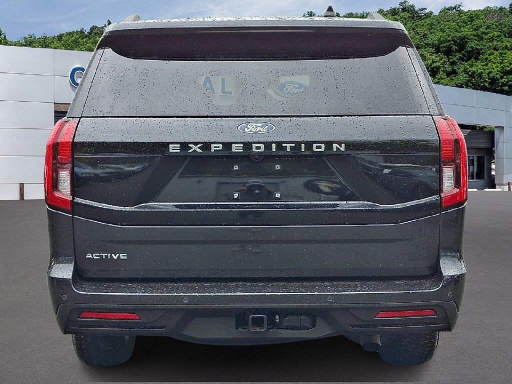 Certified 2025 Ford Expedition Active AWD/4WD image 5